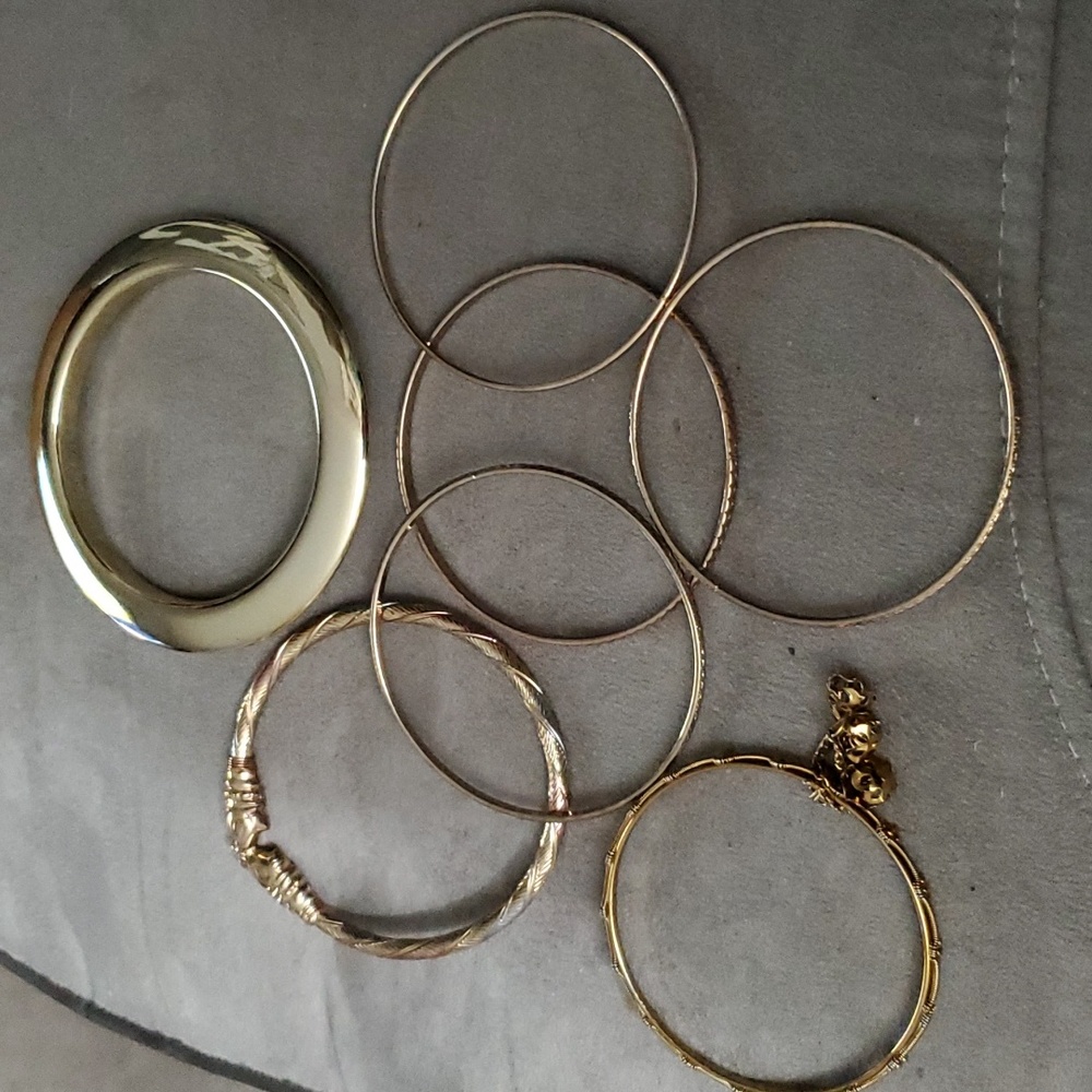 🎄5/$30🎄   7 Gold Tone Bracelets